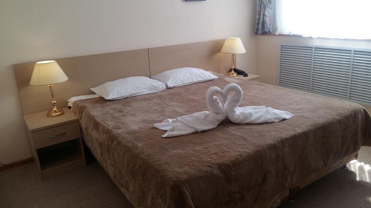 Belon Land Hotel Astana Bagian luar foto